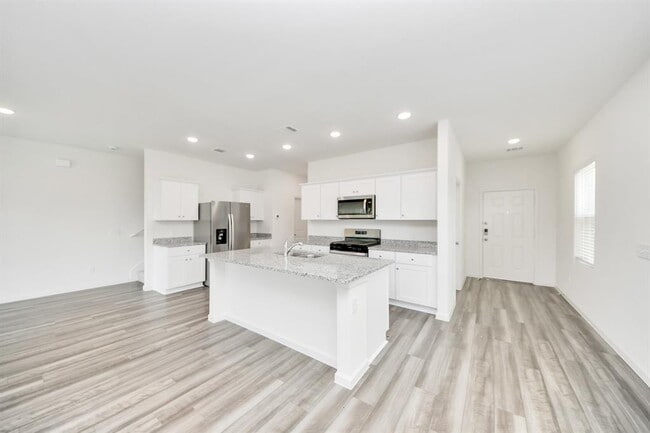 Building Photo - 10314 Valley Vista Dr