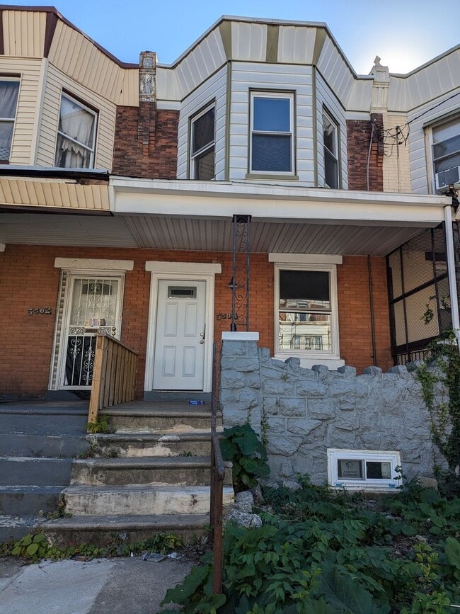 Building Photo - Gorgeous Home - Carroll Park