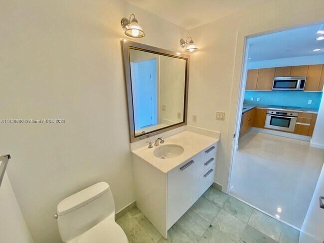 Building Photo - 1060 Brickell Ave