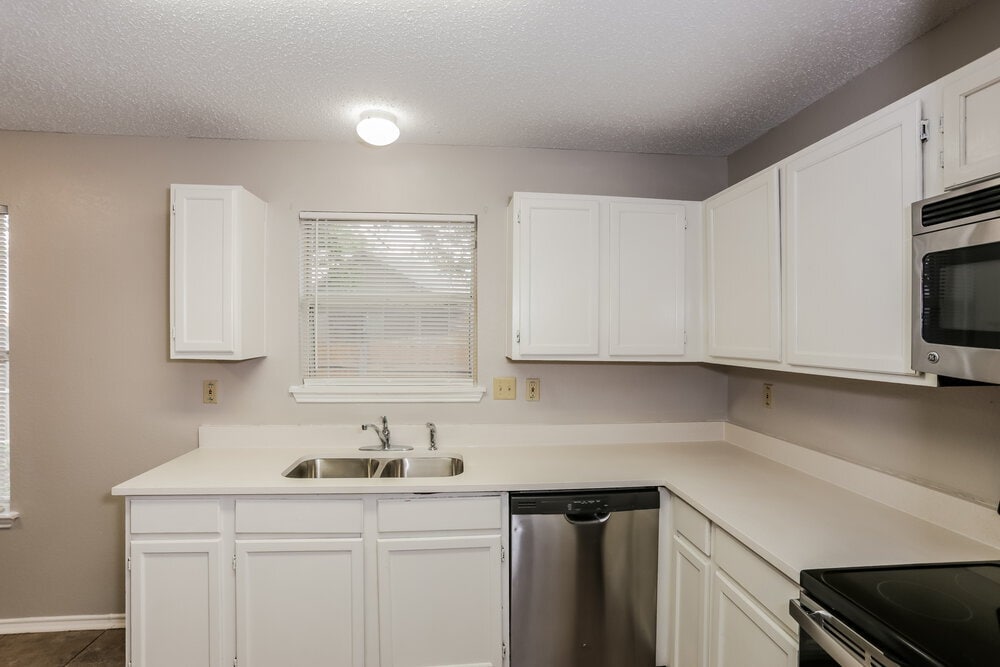 Building Photo - 8120 Camelot Rd