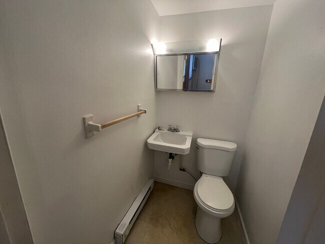 Building Photo - 410 W Mather St