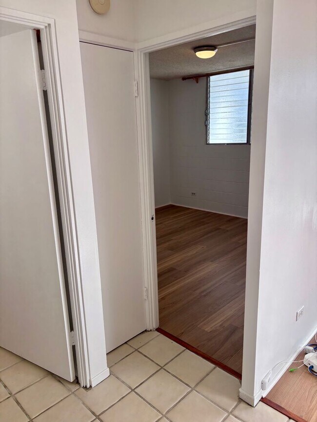 Building Photo - Available Now : 1 bedroom, 1 bath with 1 assigned parking stall in Summer Ville