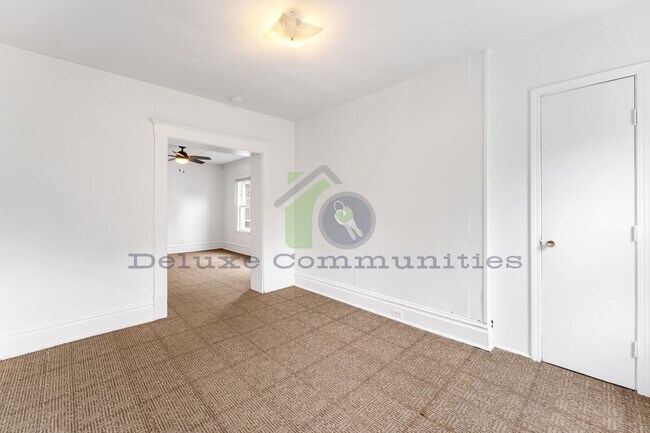 Building Photo - 346-346 Diamond Ave SE