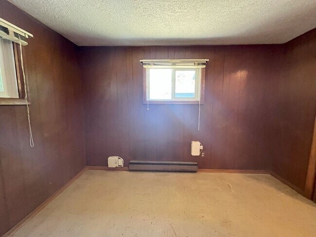 Building Photo - Charming 2-Bedroom Home with Open Living Space and Tile Flooring