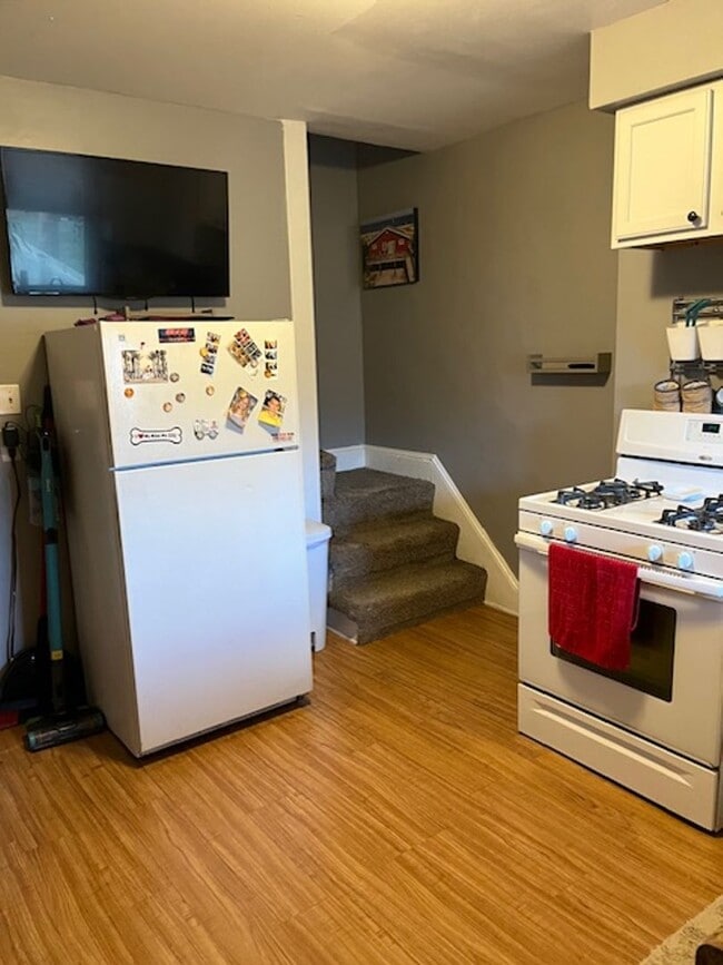 Building Photo - Lovely Hampden EOG 2bd/2ba Rowhome w CAC & W/D! Available 7/15