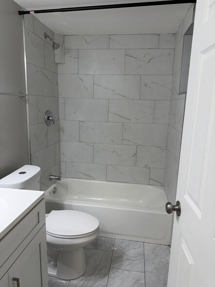 Building Photo - 8106 S Langley Ave