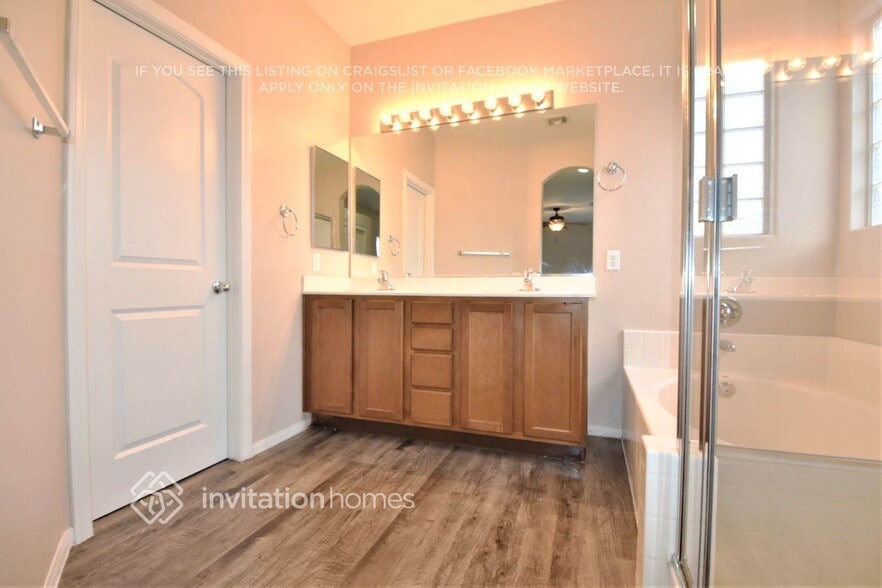 Building Photo - 741 Easter Lily Pl