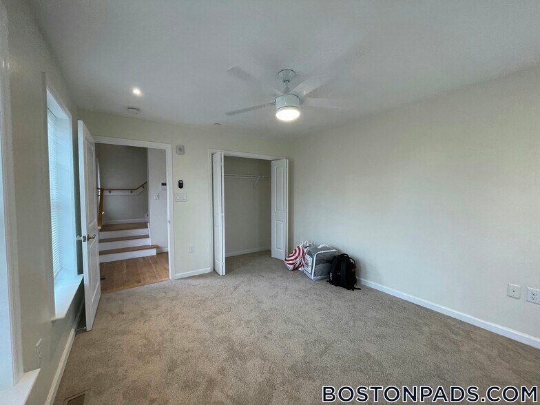 Building Photo - 152 Thornton St