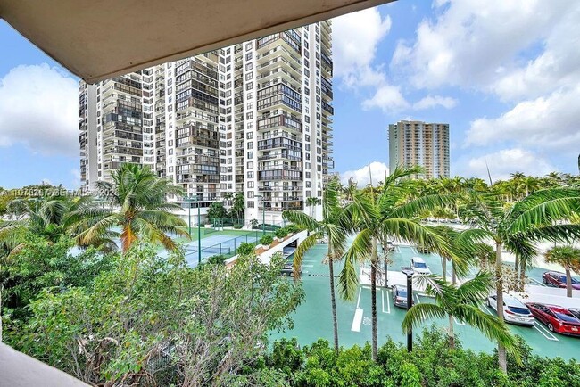 Building Photo - 2201 Brickell Ave