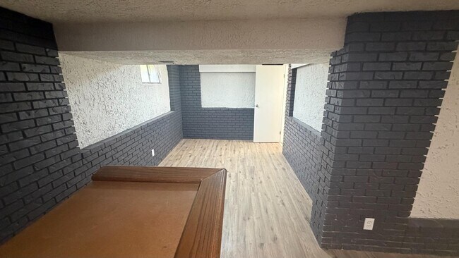 Building Photo - 1430 Golden Dr
