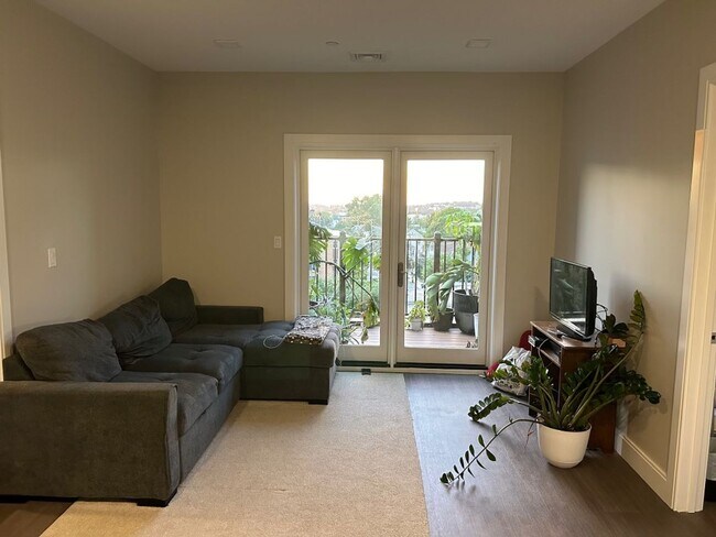 Building Photo - Luxury Condo Style 2 Bed plus, 2 Bath Apartment!