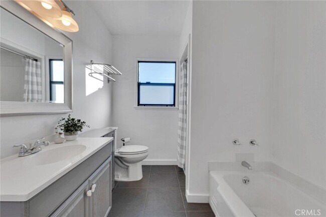 Building Photo - 2712 Henrietta Ave