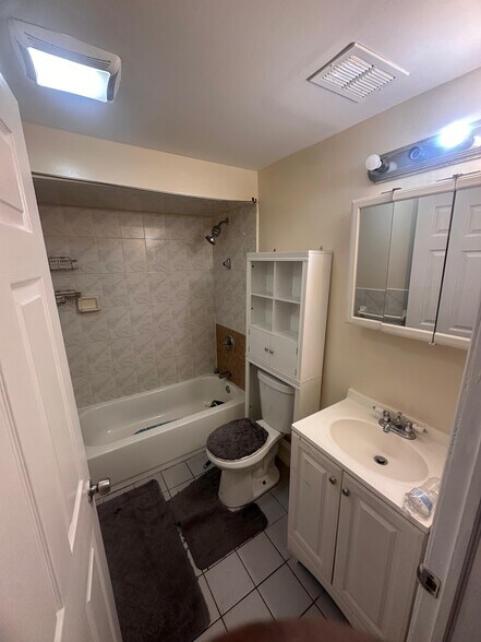 Building Photo - 408-410 S 19th St