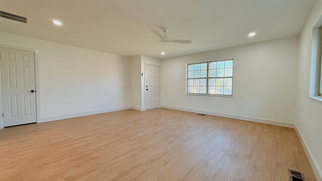 Building Photo - Fully Remodeled Home Near Penn and NW Expr...