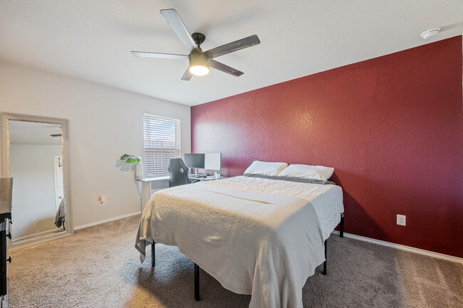 Building Photo - 5611 Elm Valley Dr