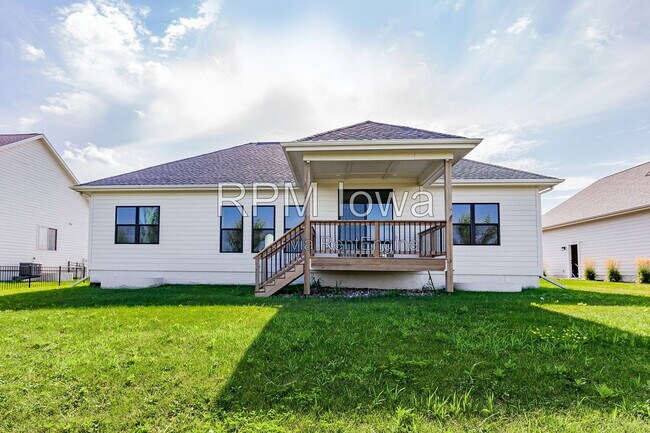 Building Photo - 5901 NE Sherman Dr