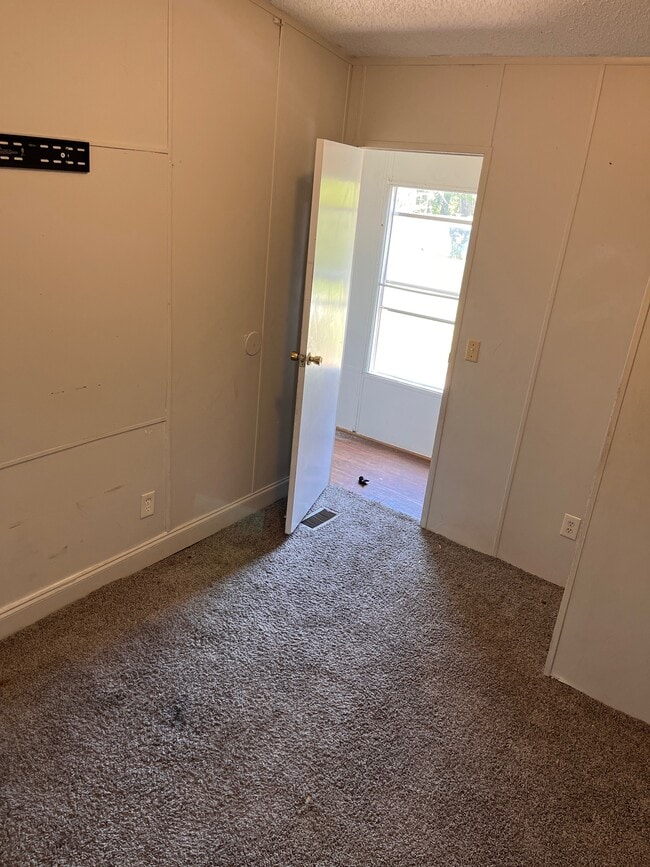 Building Photo - 208 W 43rd St