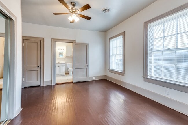 Building Photo - Rare & Classic Oak Lawn House | Great Location | Huge Backyard