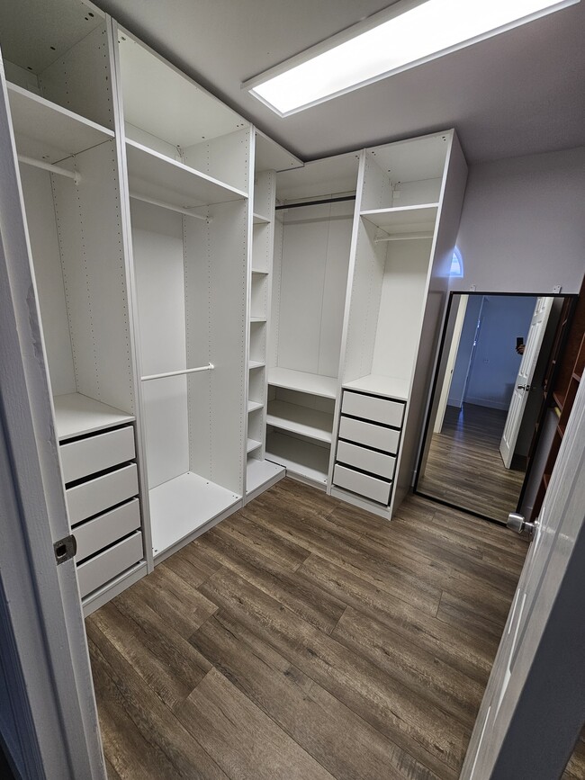 Walk in closet - 6527 Gaviota Ave