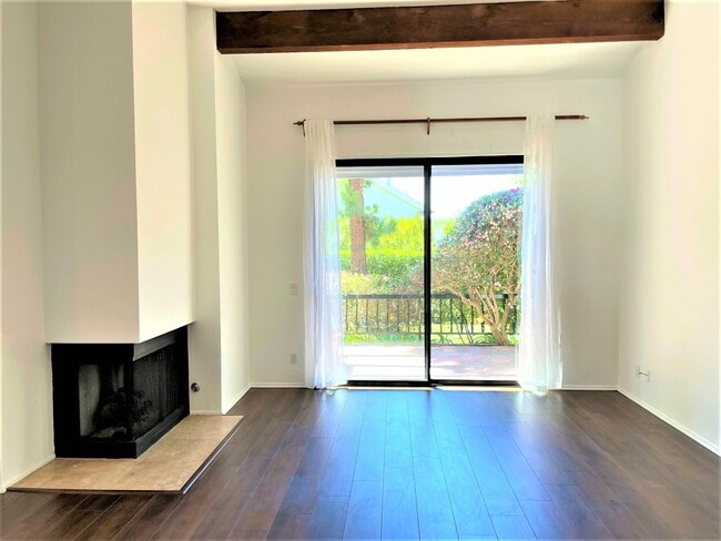Building Photo - 1450 Palisades Dr