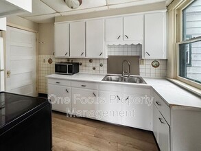 Building Photo - 812 3rd Ave