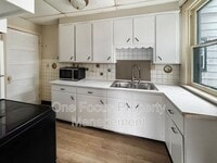 Building Photo - 812 3rd Ave