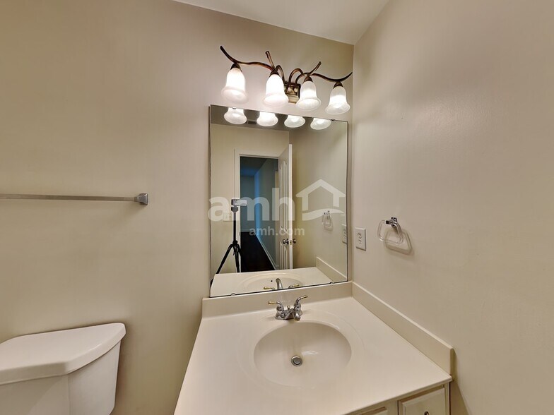 Building Photo - 1113 Garrison Rd