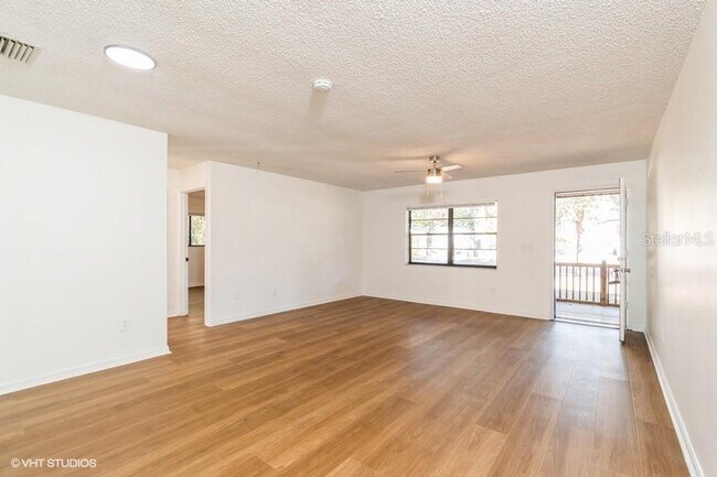 Building Photo - 2522 NW 4th Terrace