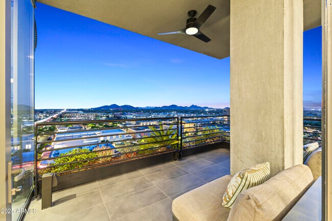 Building Photo - 7180 E Kierland Blvd