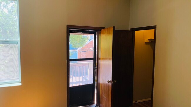 Building Photo - 3218 Cherokee St