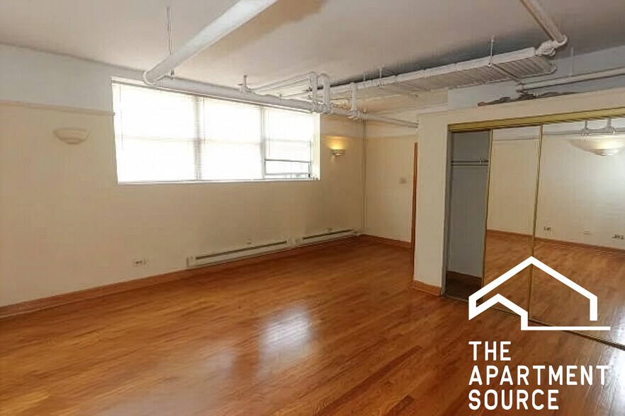 Building Photo - 3449 N Sheffield Ave