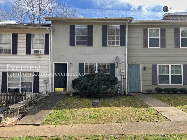 Building Photo - 2 Bed/1.5 Bath Townhome with Modern Amenities / Pet-Friendly / Coming Soon!