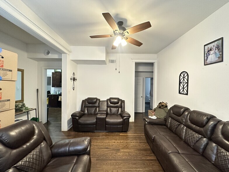 Building Photo - 5110 N Lincoln Ave