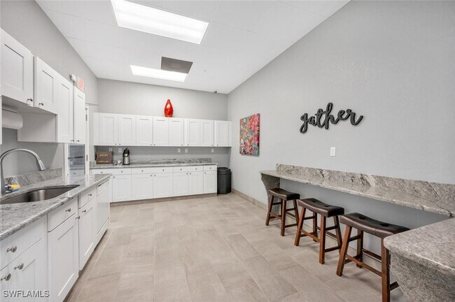 Building Photo - 4910 Deerfield Way