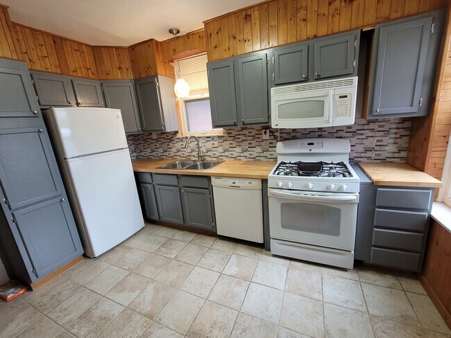 Building Photo - 5048 Devonshire Ave