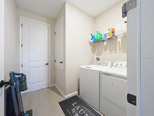 Building Photo - 951 Griffon Ave