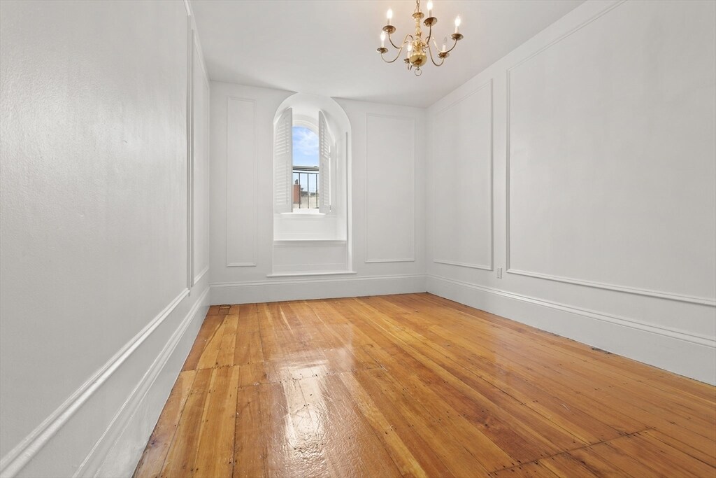 Building Photo - 127 Beacon St