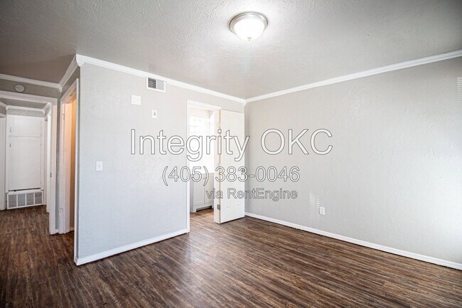 Building Photo - 4101 SE 45th St