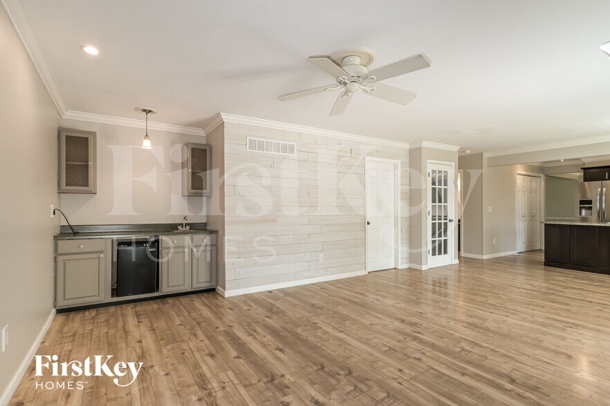 Building Photo - 721 Cedar Glen Dr