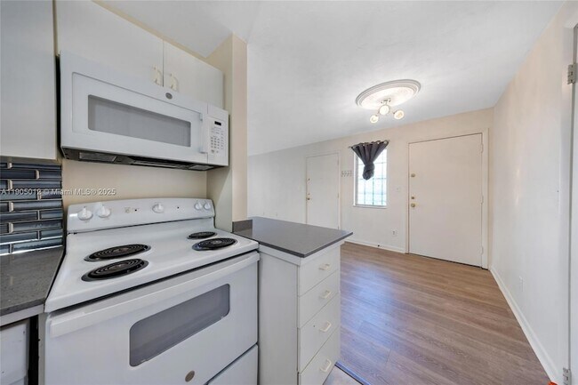 Building Photo - 8701 SW 141st St