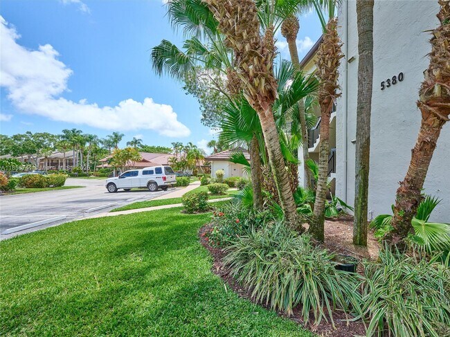 Building Photo - 5380 Cedar Lake Dr