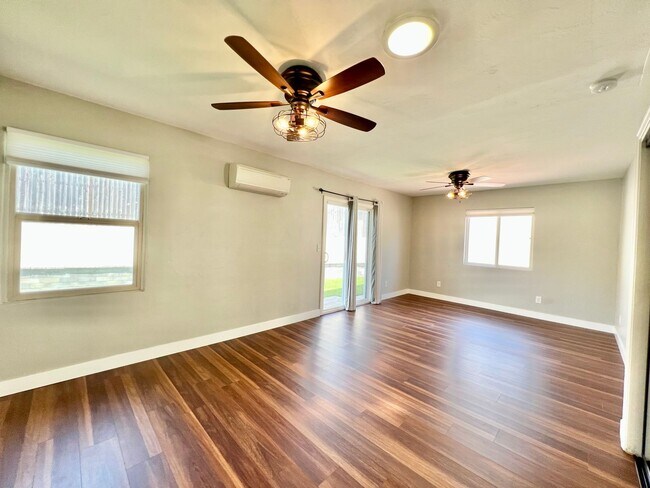 Building Photo - Delightful 3BD/2BA Home with Fruit & Veggie Garden, Back Patio, Solar & In-Unit Laundry
