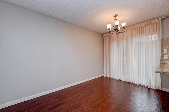 Building Photo - 10615 Briar Forest Dr