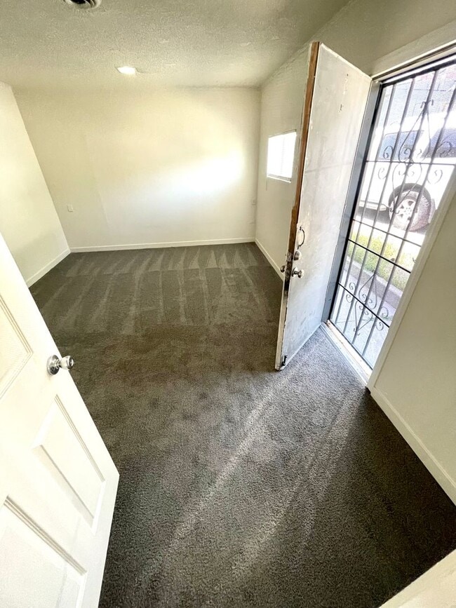 Building Photo - 397 N 15th St