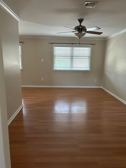 Building Photo - 8124 Ryers Ave