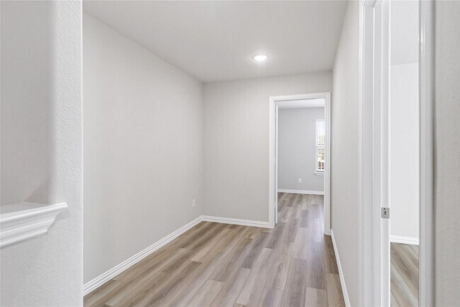Building Photo - Gorgeous Townhouse for rent in North Fort ...