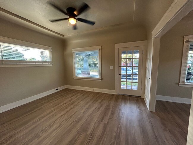 Building Photo - Newly Remodeled 2 Bed/1 Bath Home!