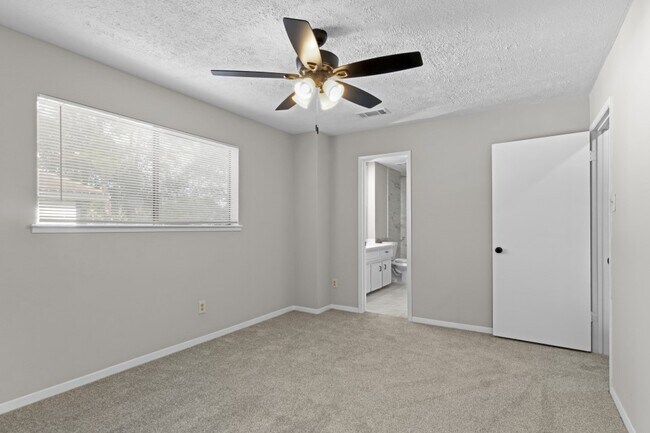 Building Photo - 10211 Sagemill Dr