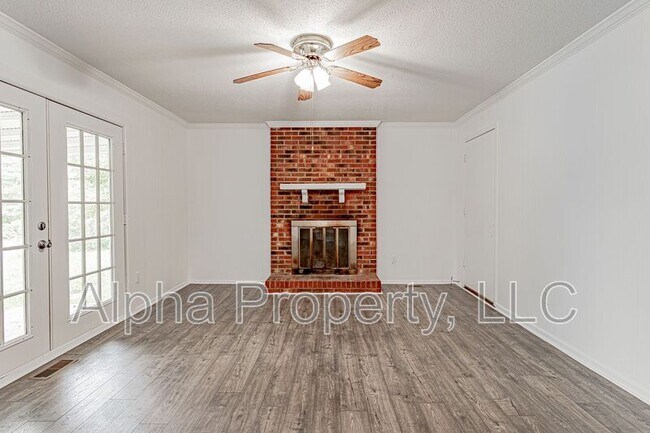 Building Photo - 134 Saturn Ln