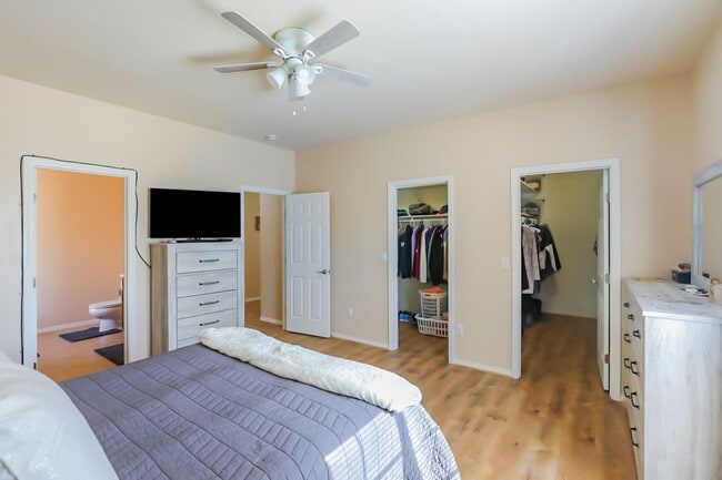 Building Photo - Pet Friendly 4 Bed 2 Bath Home!